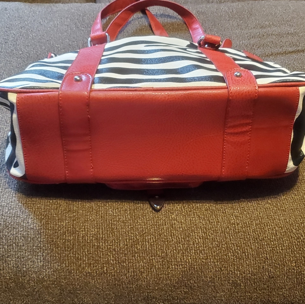 Red Zebra Purse - Picture 4 of 5